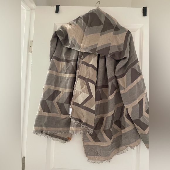 tentree Accessories - Tentree Geometric Scarf
